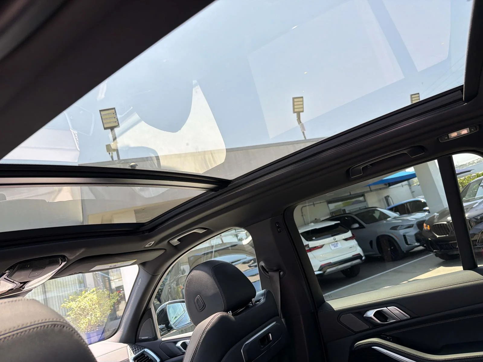 New 2026 Black Sapphire Metallic BMW xDrive50e Plug-In Hybrid image 10