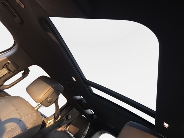 New 2026 Fuji White Land Rover X-Dynamic SE image 20