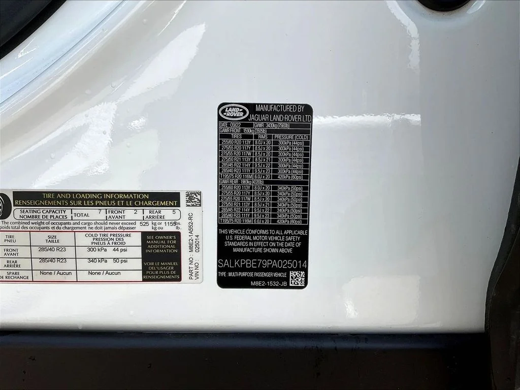 Used 2023 Fuji White Land Rover SE image 18