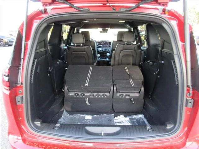 2026 Chrysler Pacifica Select - Photo 30