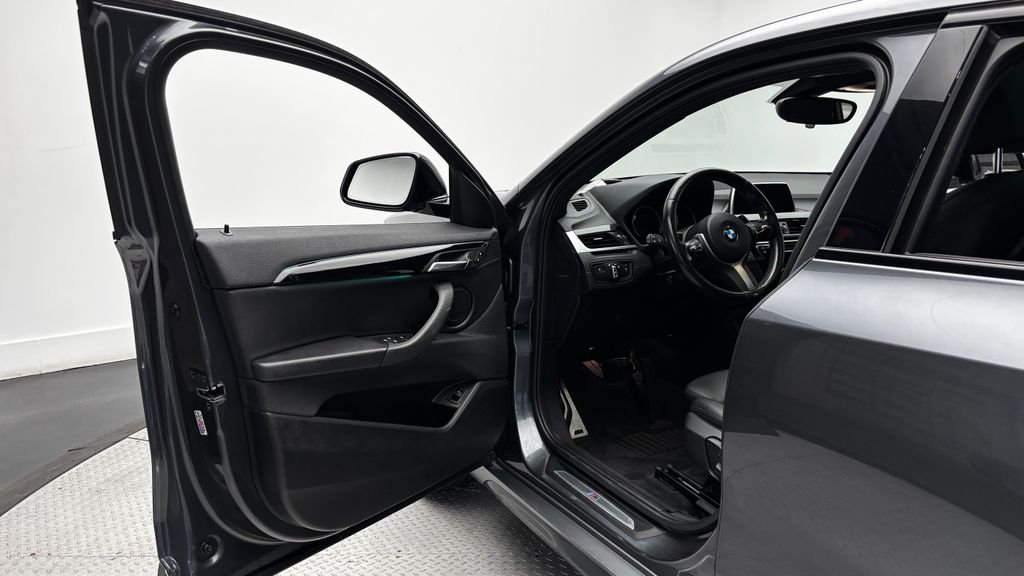 Used 2019 Gray BMW xDrive28i image 17