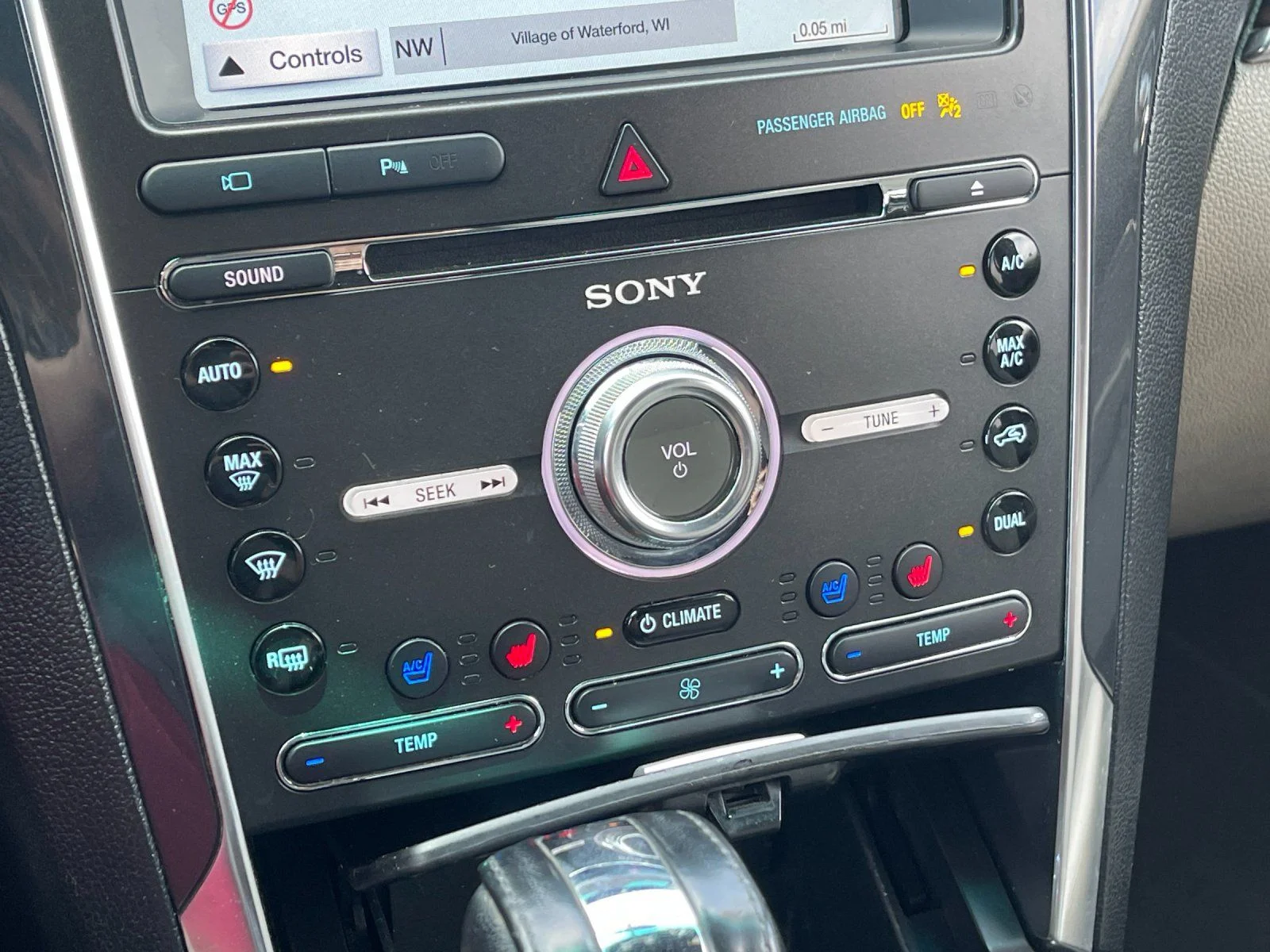 Used 2018 Blue Ford Limited image 24