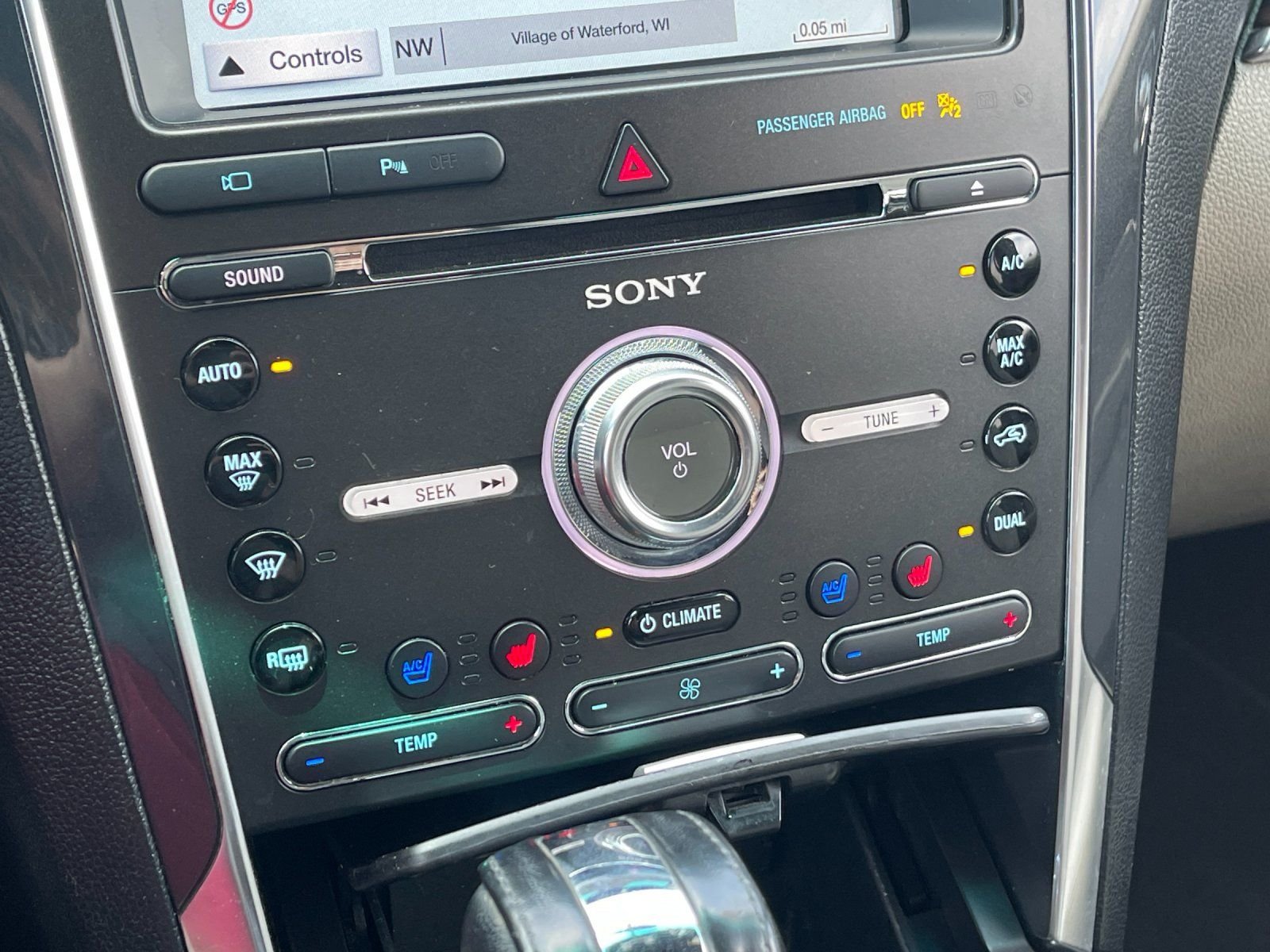 Used 2018 Blue Ford Limited image 24
