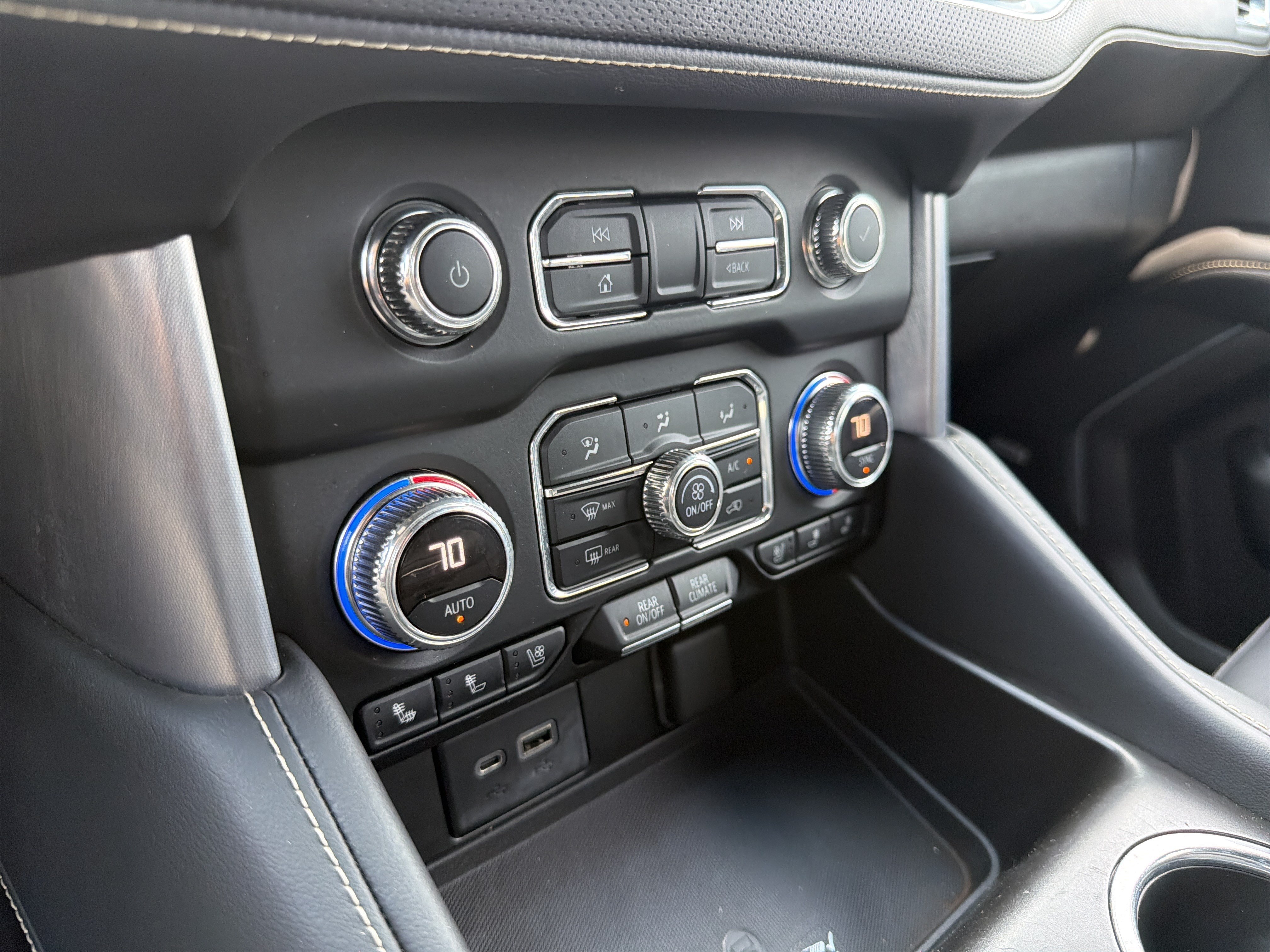 2021 GMC Yukon XL SLT - Photo 26
