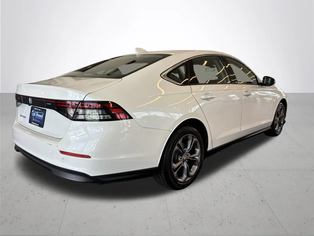 Used 2023 White Honda EX image 7