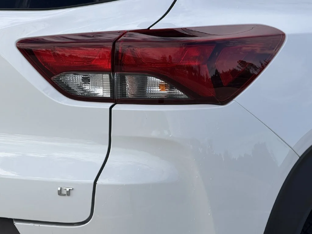 Used 2021 White Chevrolet LT image 9