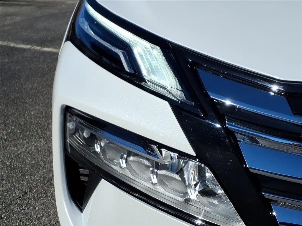 New 2026 Everest White Pearl TriCoat Nissan Platinum image 5