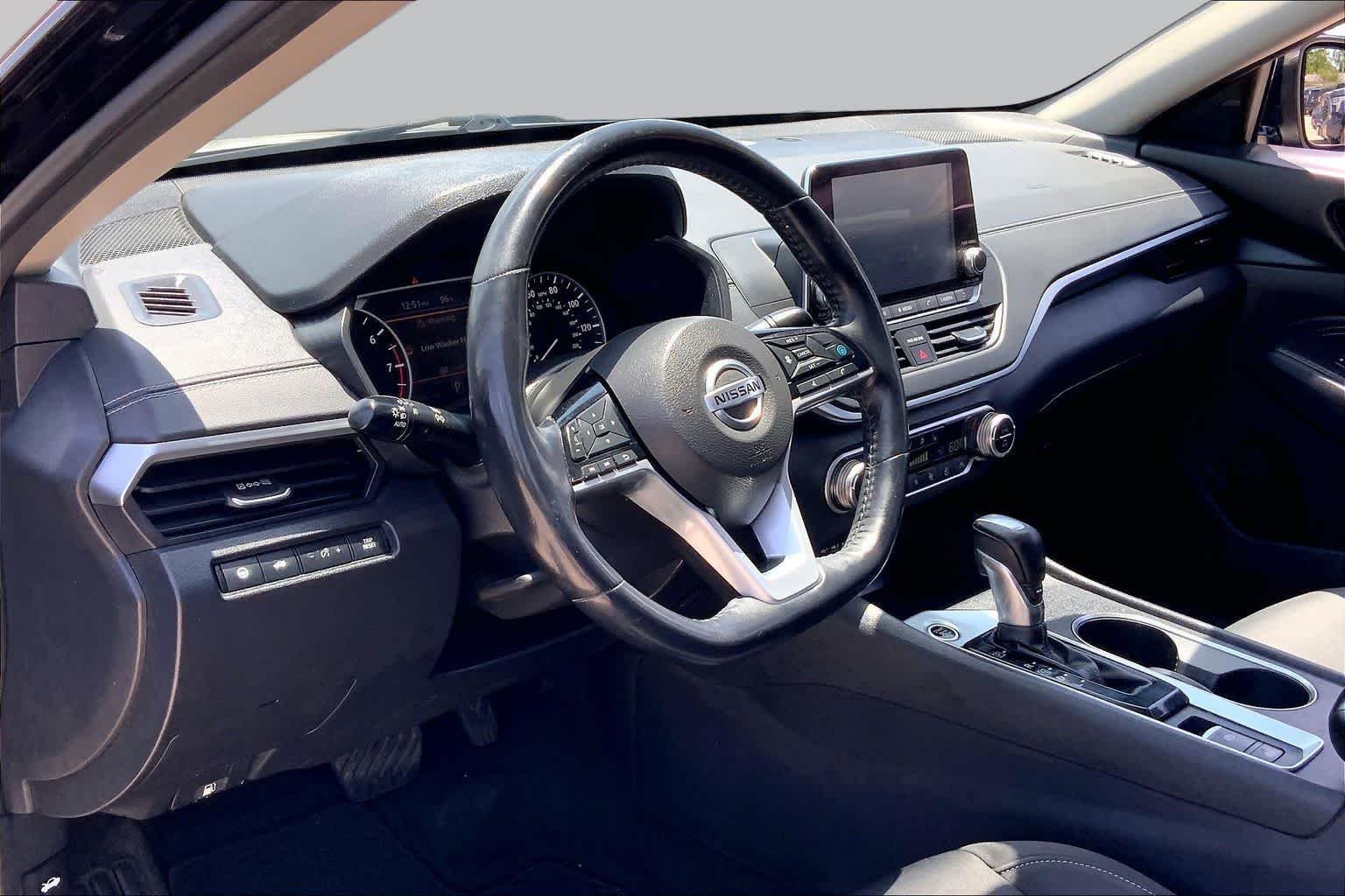 Used 2019 Super Black Nissan 2.5 SV image 18