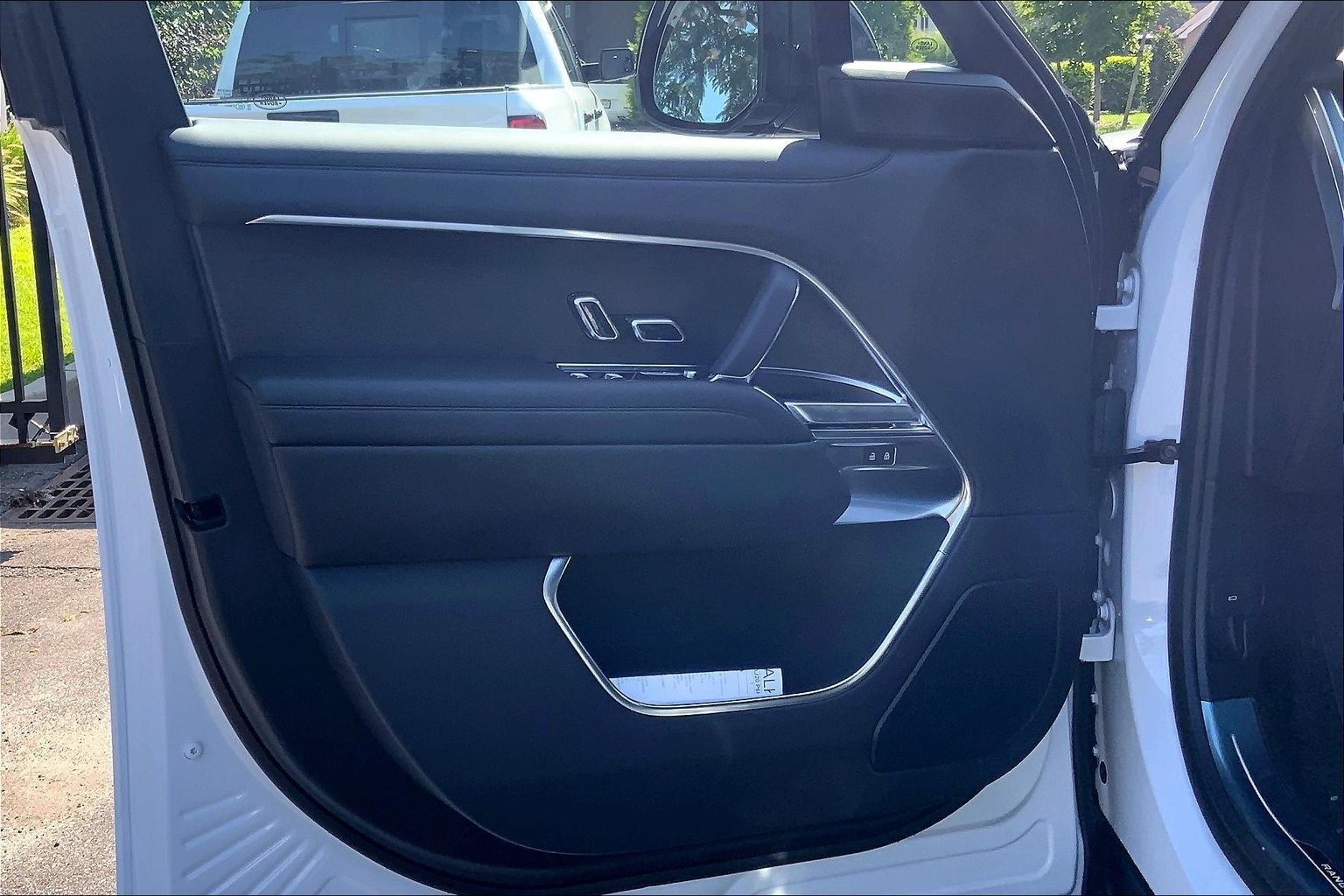 New 2026 Fuji White Land Rover SE image 10