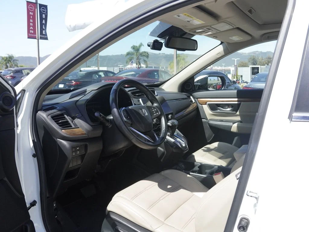 Used 2018 White Honda EX-L image 24