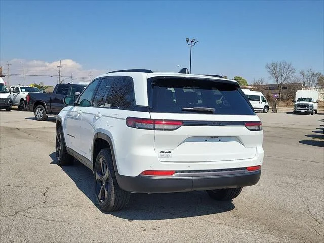 New 2026 Bright White Clear-Coat Exterior Paint Jeep Limited image 4