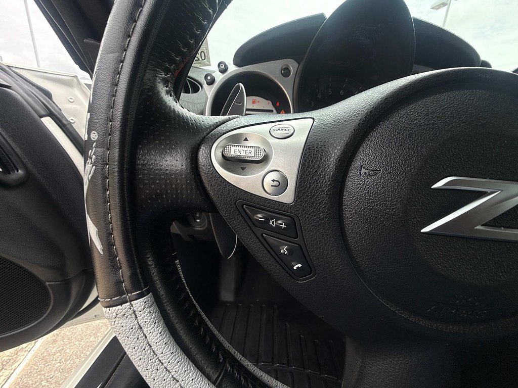 Used 2010 Pearl White Nissan Touring image 21