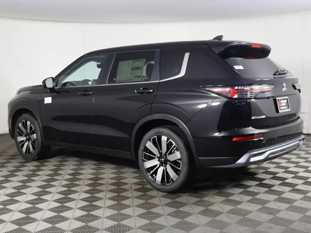 New 2026 Black Mitsubishi SE image 9