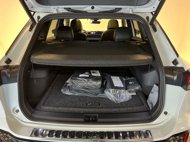 New 2026 White Volkswagen 2.0T SE R-Line Black image 5
