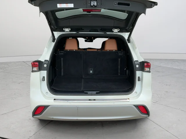 Used 2020 White Toyota Platinum image 25