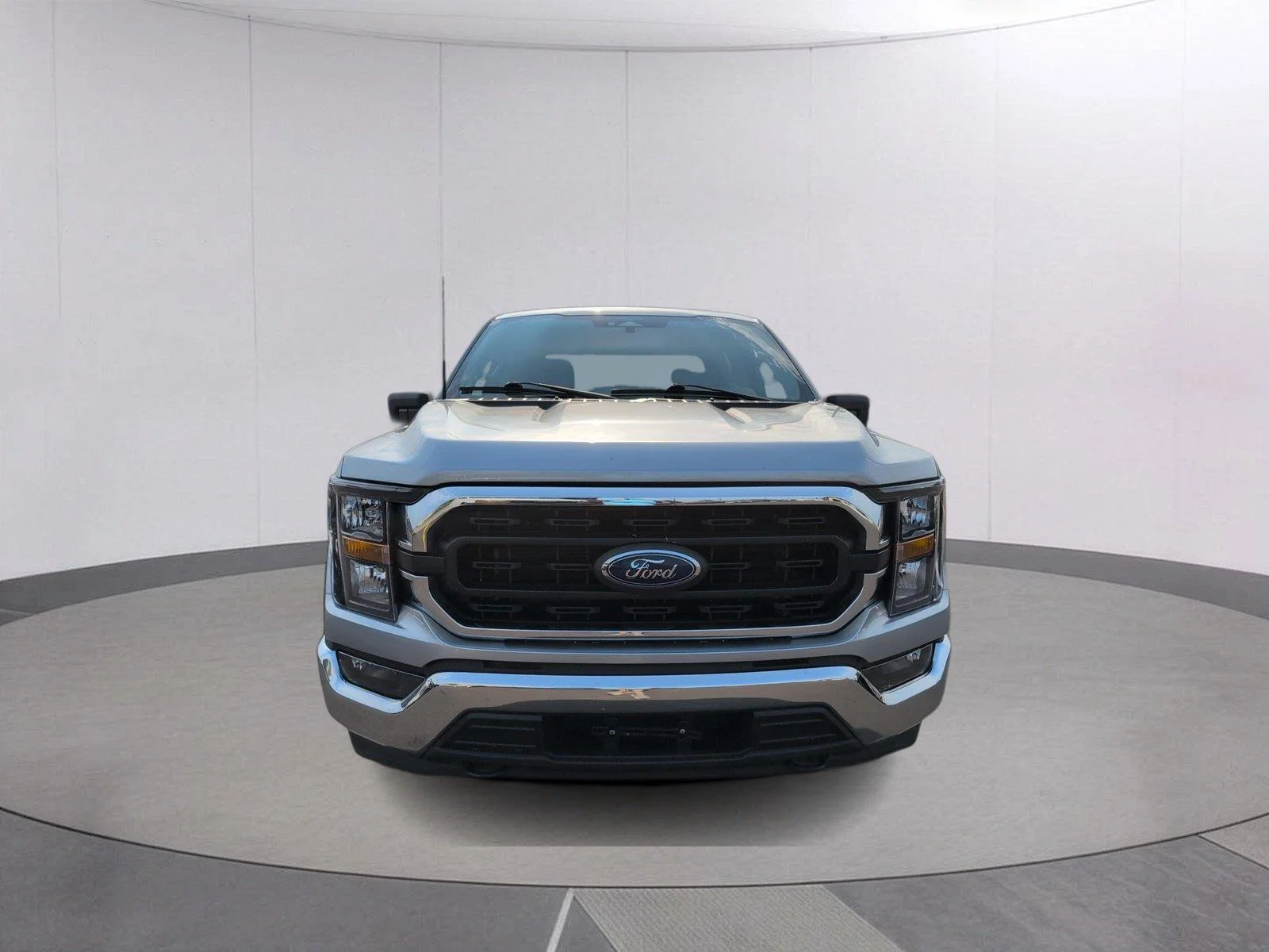 Used 2023 Iconic Silver Ford XLT image 8
