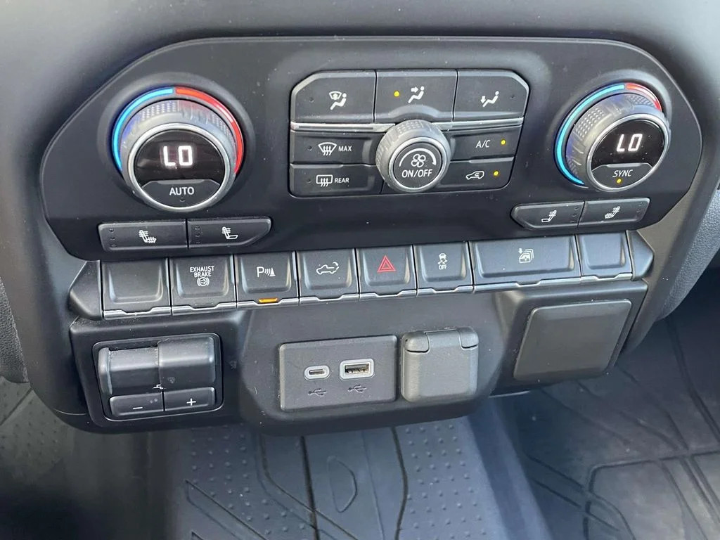 Used 2021 SILVER ICE METALLIC Chevrolet LT image 26