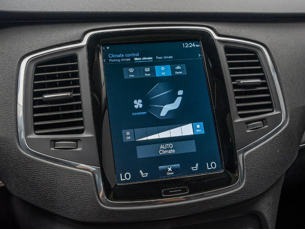Used 2020 Onyx Black Metallic Volvo T6 Momentum image 33