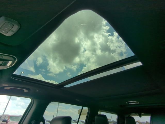 New 2026 Silver-Zynith Exterior Paint Jeep Limited Altitude image 25