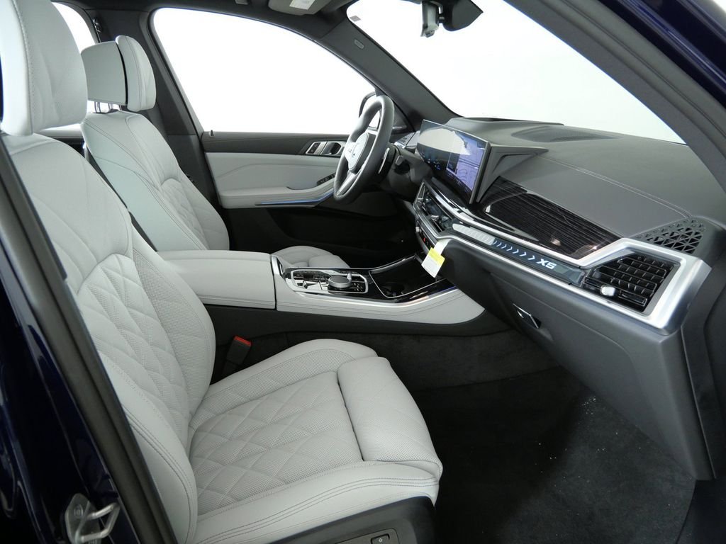 New 2026 Tanzanite Blue II Metallic BMW xDrive50e image 20