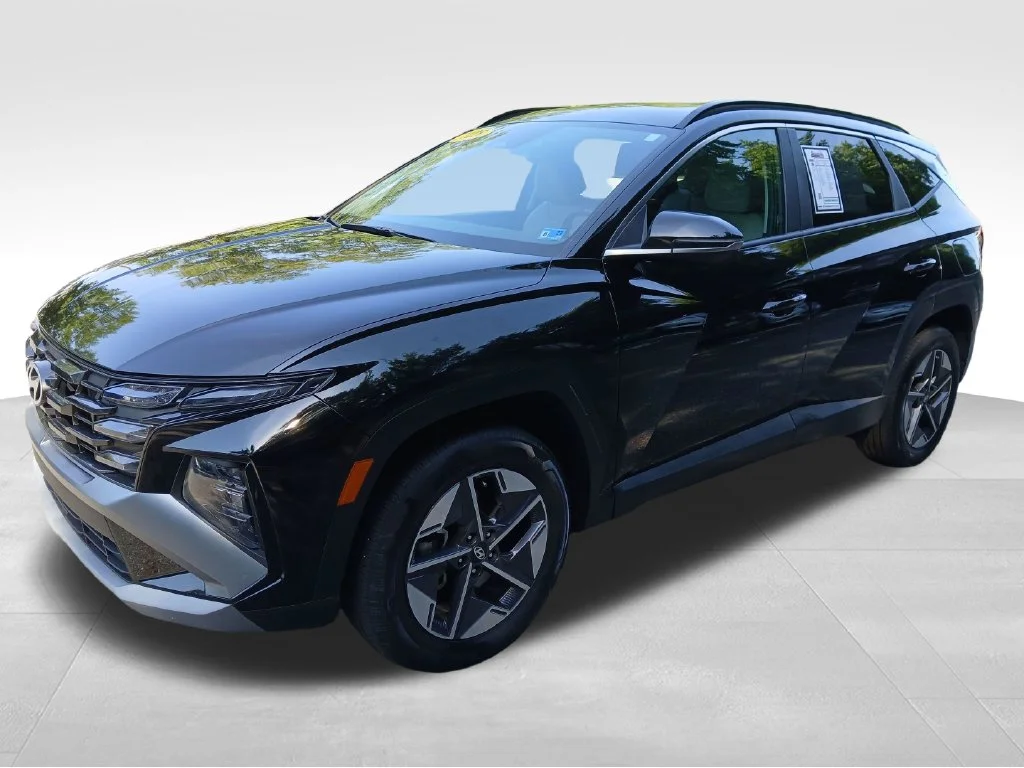 Used 2025 Black Hyundai SEL Convenience image 3