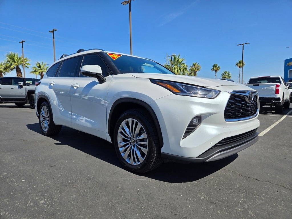 2024 Toyota Highlander Platinum FWD's photo