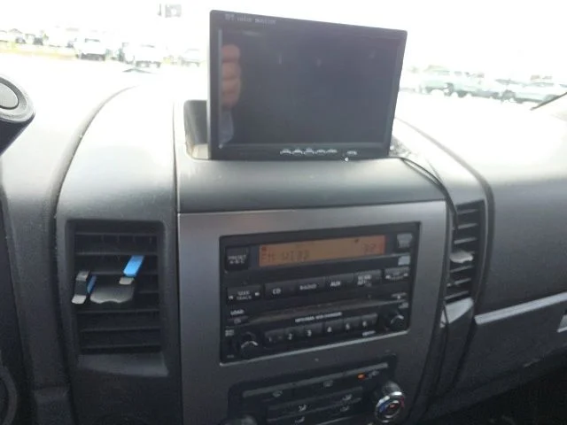 Used 2009 Silver Nissan SE image 16
