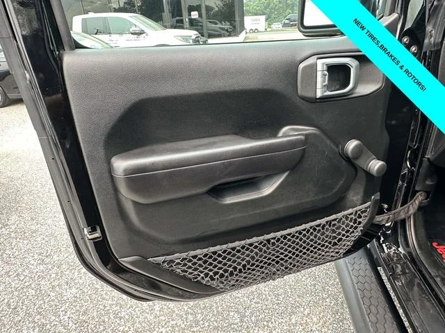 Used 2020 Black Jeep Unlimited Sport image 27