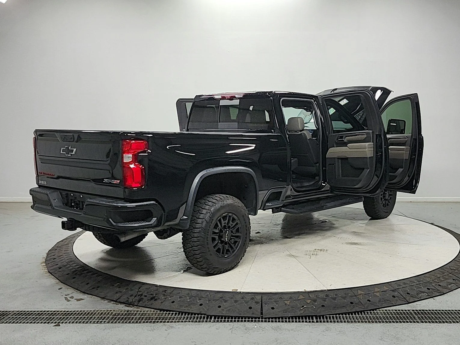 Used 2024 Black Chevrolet ZR2 image 15