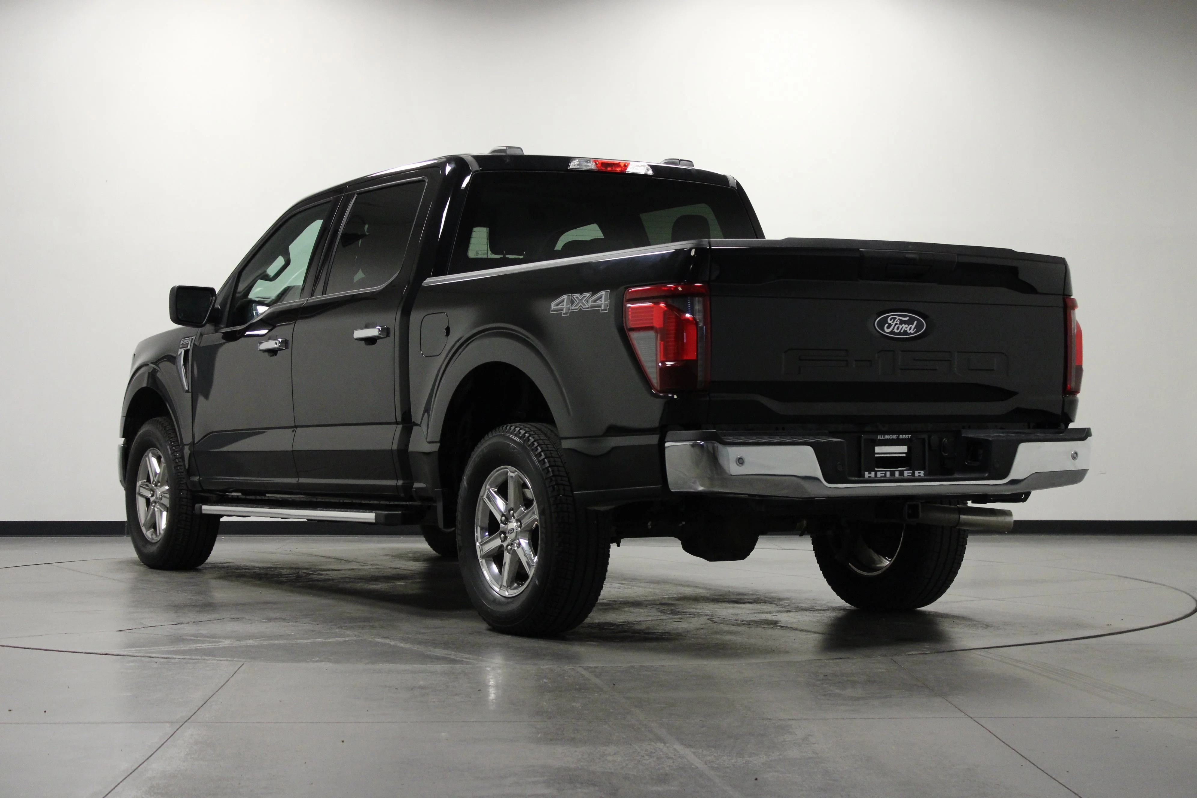 Used 2025 Agate Black Metallic Ford XLT image 6