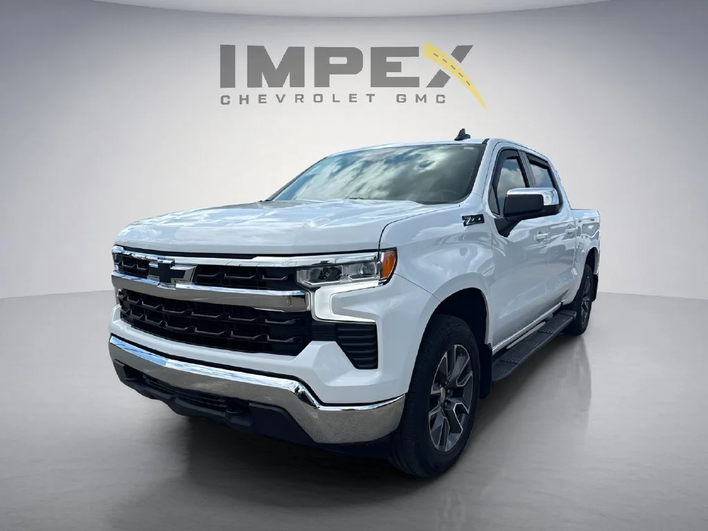 Used 2024 Summit White Chevrolet LT image 3