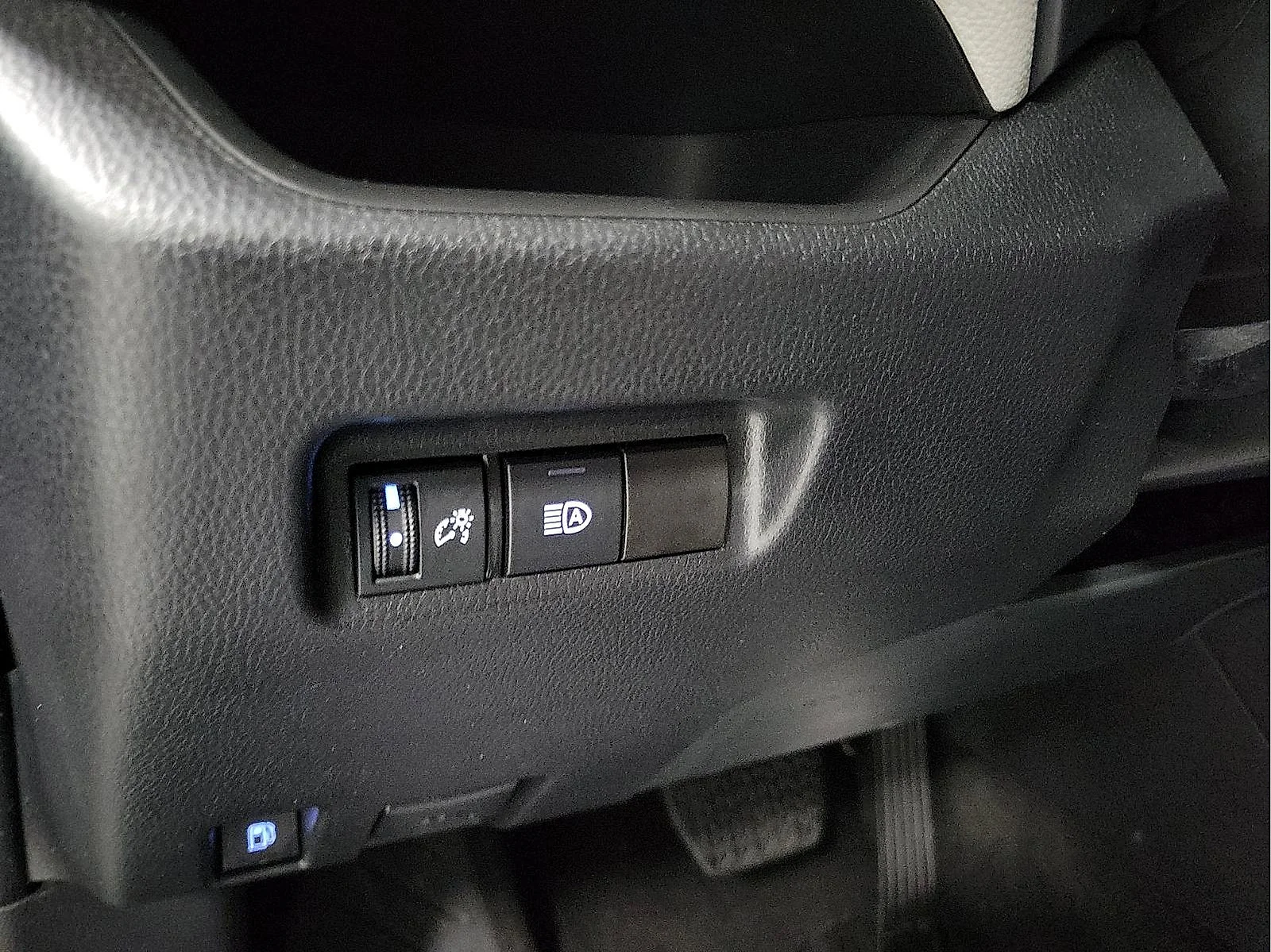 Certified Used 2022 LUNAR ROCK Toyota Hybrid XLE image 13