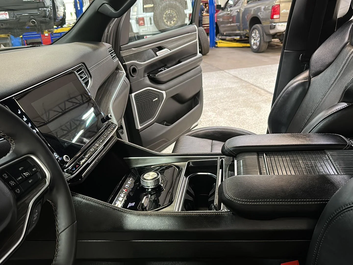 2024 Jeep Wagoneer Series II - Photo 28