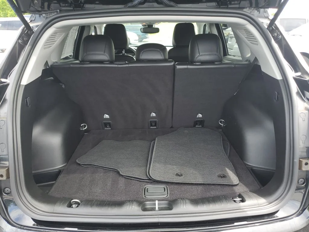 Certified Used 2022 Black Jeep Latitude image 9