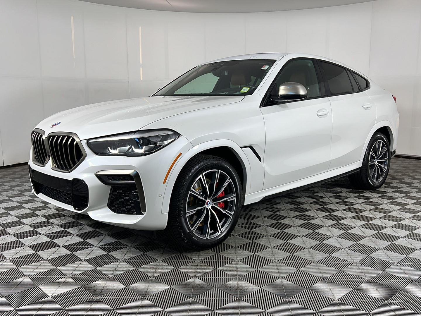 Certified Used 2023 Mineral White Metallic BMW M50i image 12