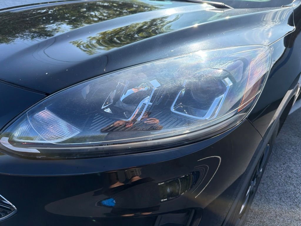 Used 2020 Black Metallic Ford SE image 9