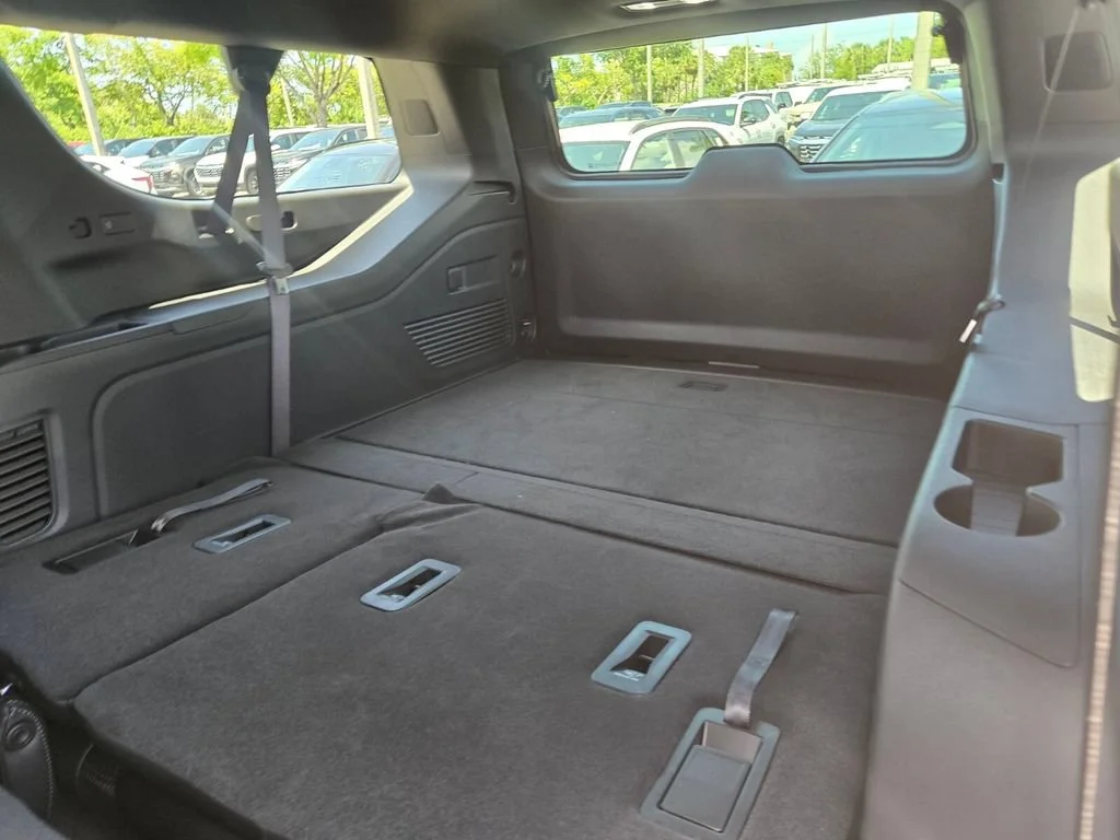 2026 Chevrolet Suburban LS - Photo 7