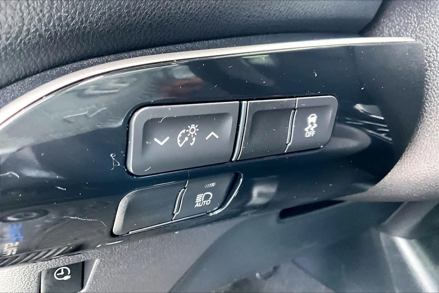 Used 2020 Blizzard Pearl Toyota LE image 32