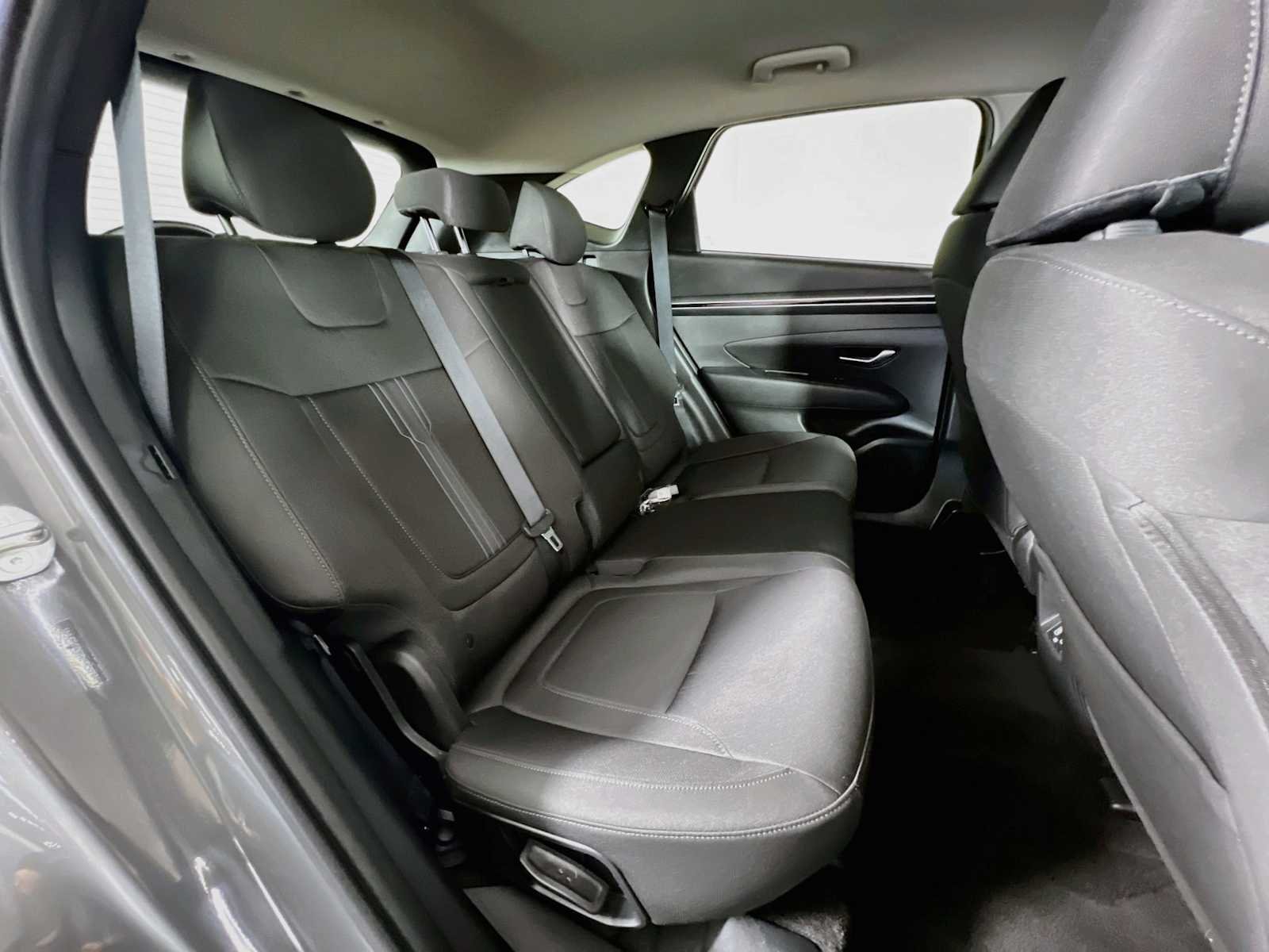 Used 2024 Hampton Gray Hyundai SEL image 27