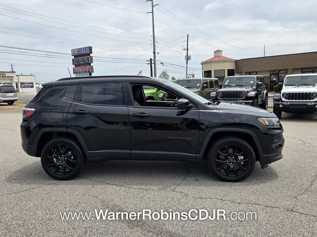 New 2026 Diamond Black Crystal Pearl-Coat Exterior Paint Jeep Latitude image 14