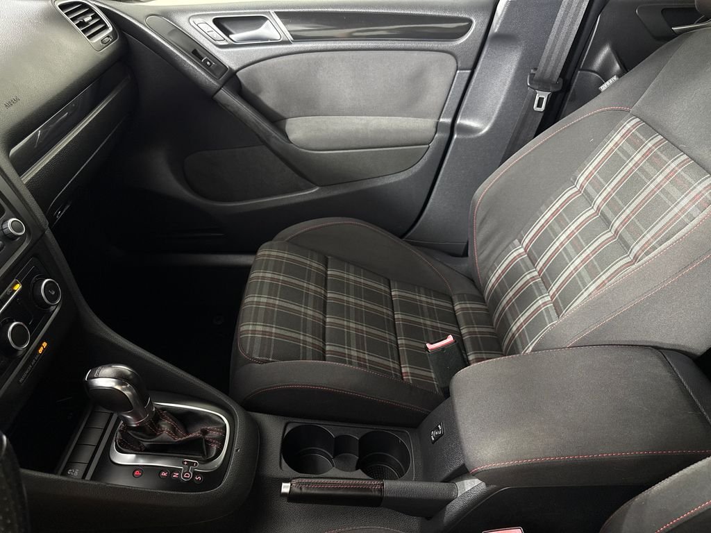 Used 2013 Black Volkswagen Base image 18