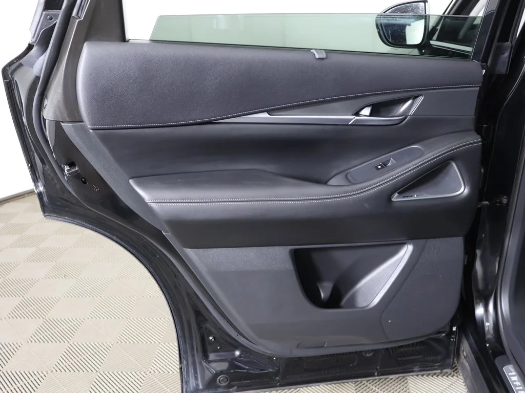 Used 2024 Mineral INFINITI LUXE image 30