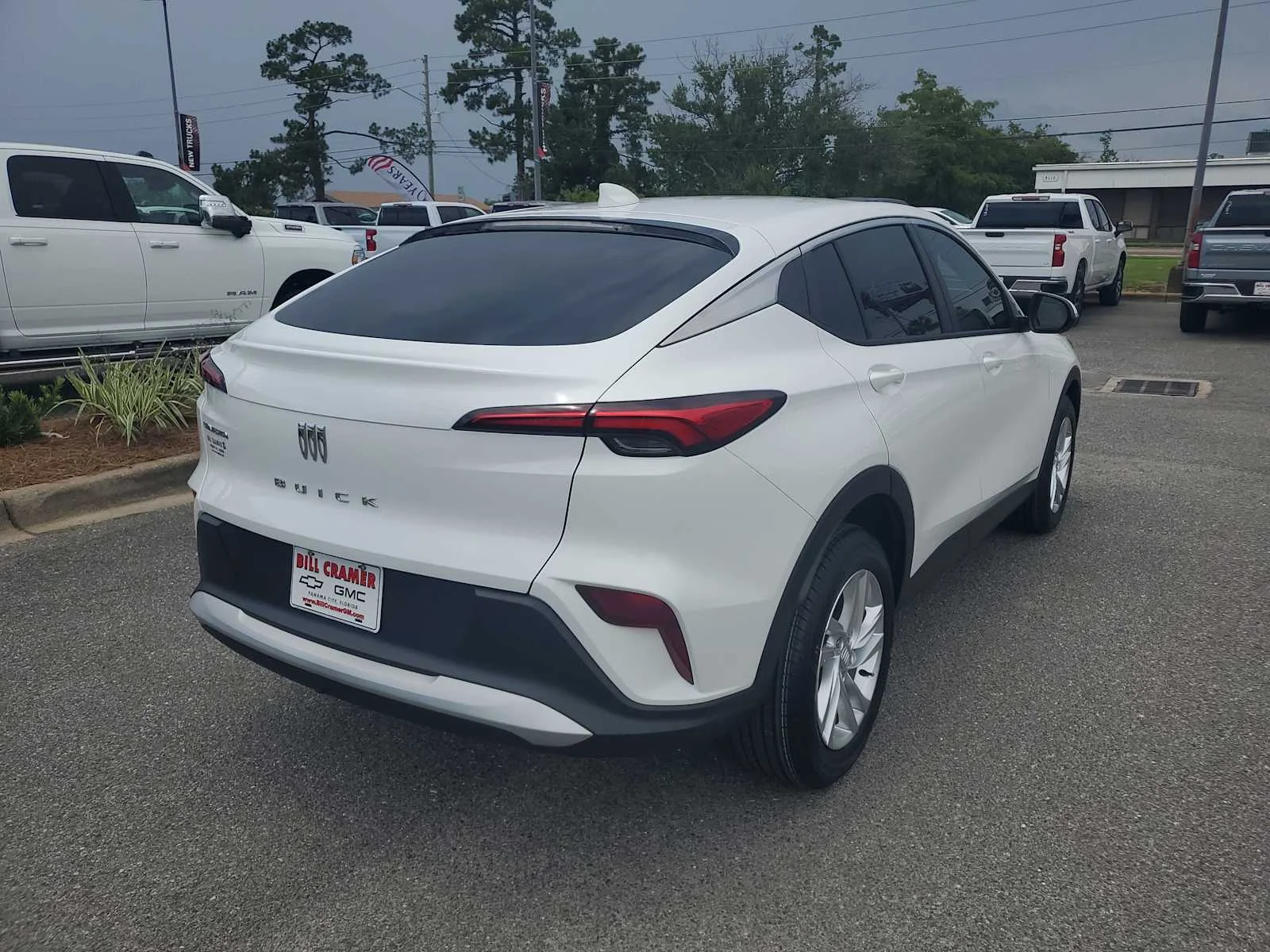 Used 2024 Summit White Buick Preferred image 8