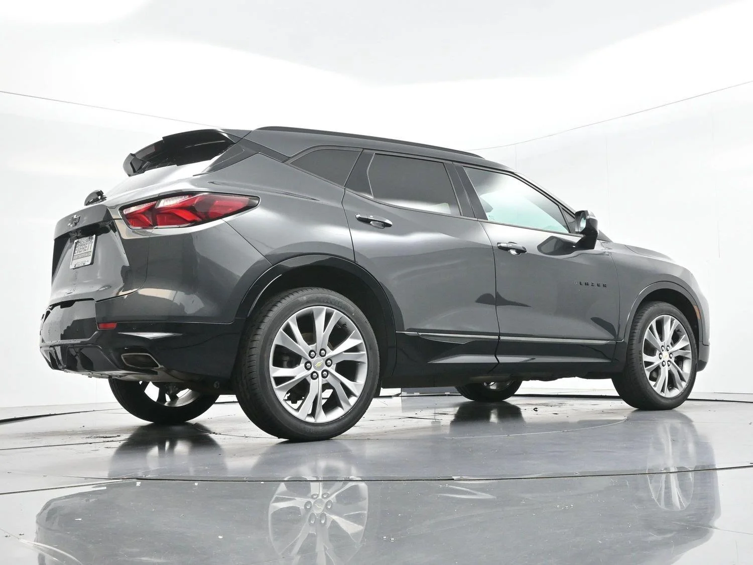 Used 2020 NIGHTFALL GRAY METALLIC Chevrolet RS image 48