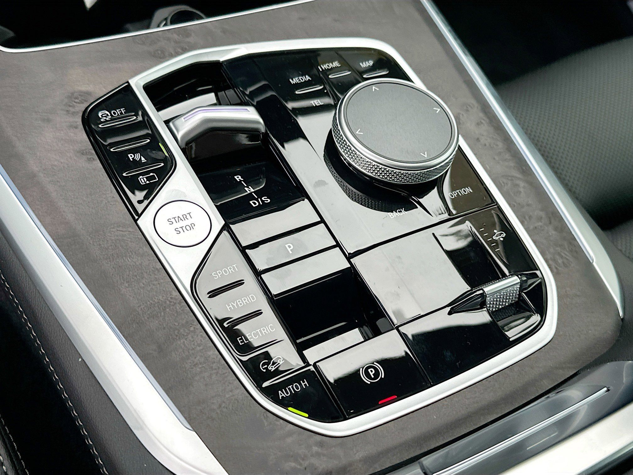 New 2026 Skyscraper Grey Metallic BMW xDrive50e image 14