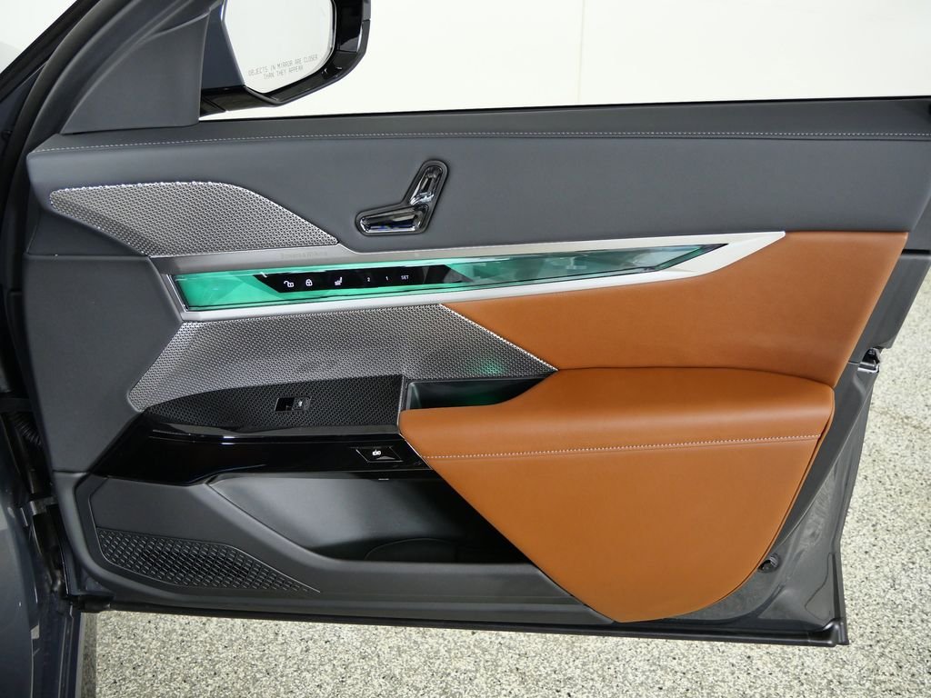 2025 BMW 7 Series 750e - Photo 20
