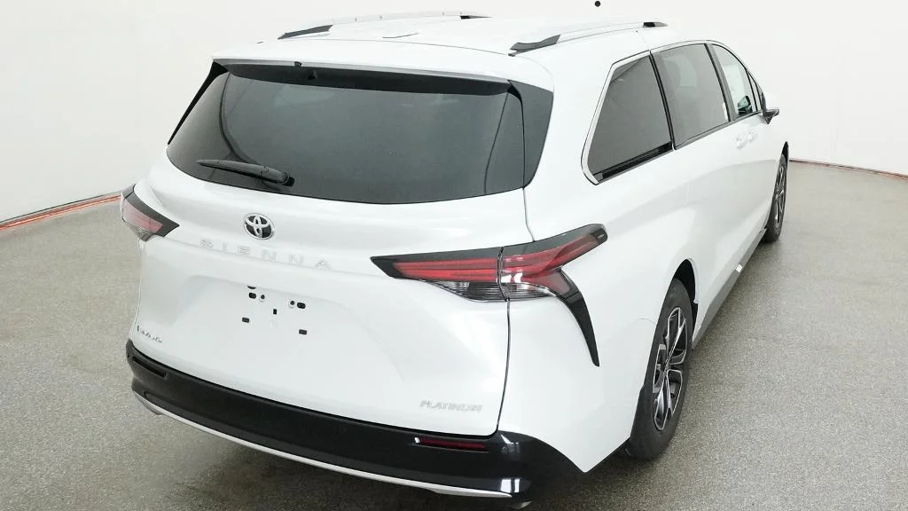New 2026 Wind Chill Pearl Toyota Platinum image 22