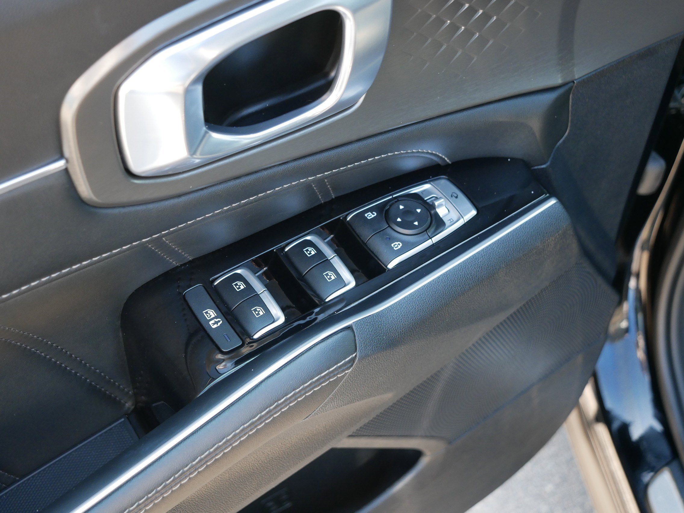 Certified Used 2023 Ebony Black Kia SX image 19