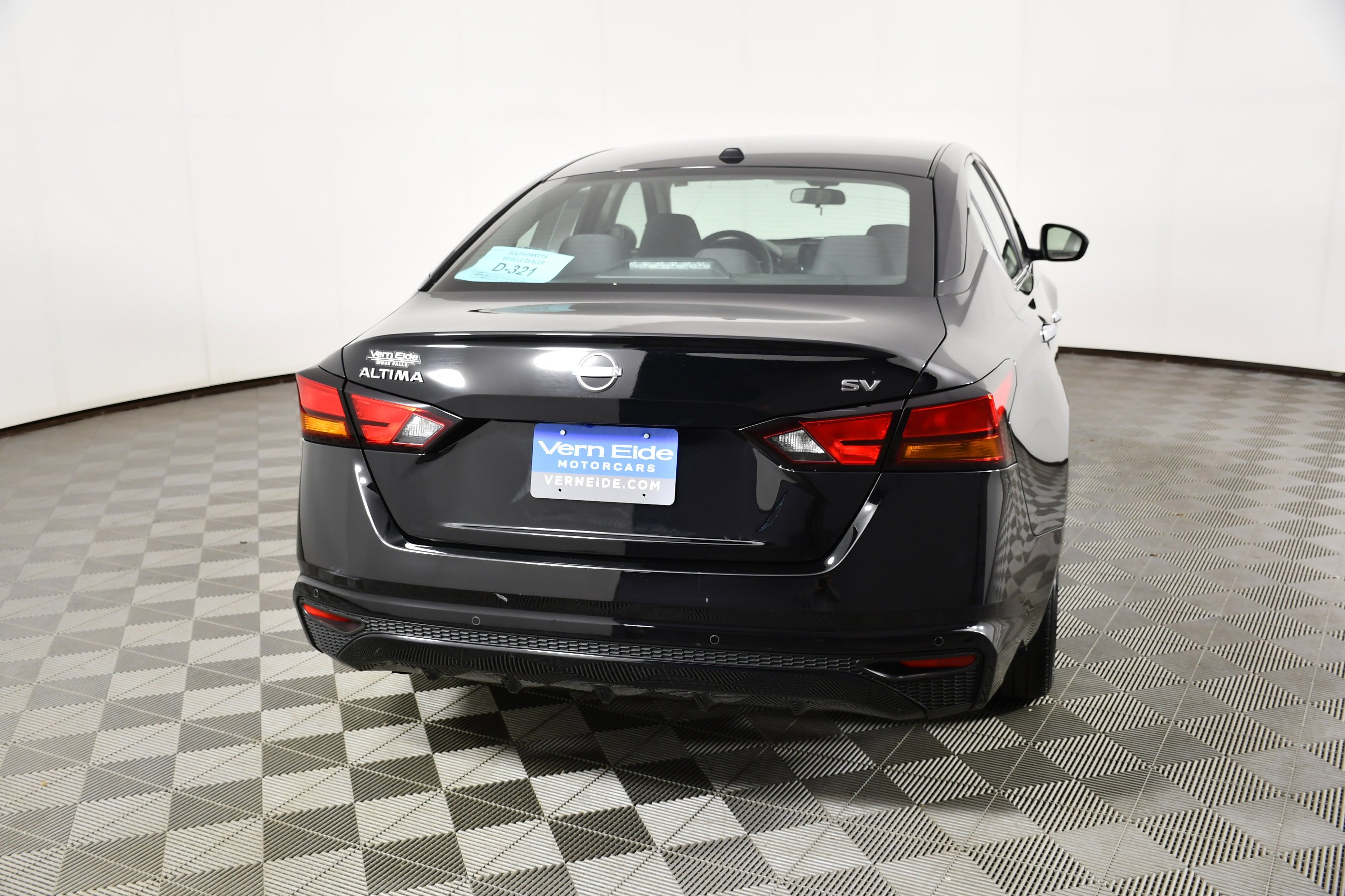 Used 2024 Super Black Nissan 2.5 SV image 7