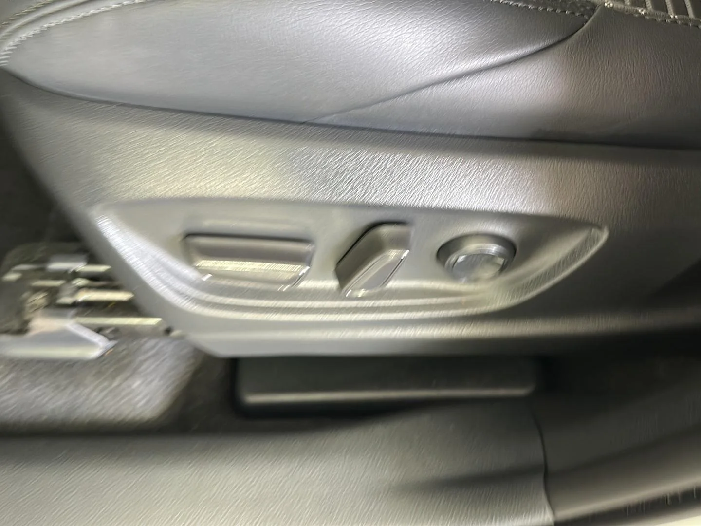 Used 2025 Wind Chill Pearl Toyota XSE image 11